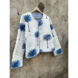 Veste matelassée réversible Jungle Veste courte réversible Kimono matelassé fait à la main Vêtements d'hiver Cadeau pour les femmes - Product Image 3