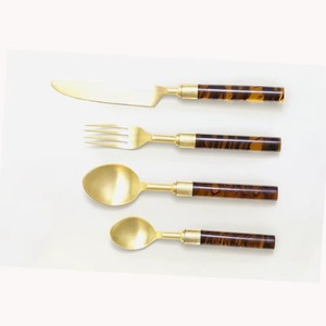 Juego de 4 cubiertos de acero inoxidable, cuchara, tenedor, cuchillo, utensilios de cocina ideales, mesa, hogar, cubiertos con acabado chapado en oro, mango de madera - Product Image 3