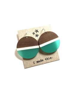 Produit fait à la main en bois et résine de sublimation avec boucle d'oreille en feuille d'or taille personnalisée boucles d'oreilles en résine de bois pour fête - Product Image 6