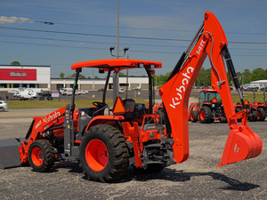 รถตักล้อยาง Kubota M62 ขับเคลื่อนสี่ล้อ ทนทาน ออกแบบมาเพื่อการขุด ตัก ดิน ซ่อมบำรุงทรัพย์สิน การทำงานในฟาร์ม และงานบ้าน - Product Image 3