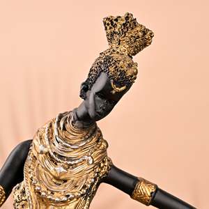 Estatua Antigua de Latón Dorado Estilo Bohemio de una Mujer Tribal Africana - Duradera y Brillante para Exhibición en Mesa - Product Image 2