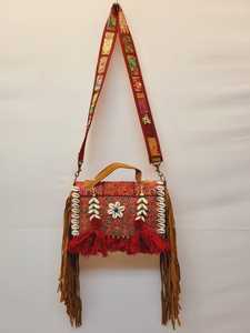 Bolso Banjara de retales ligero con cierre abierto y decoración bordada, función plegable - Product Image 6