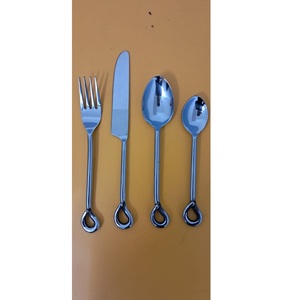 Ensemble de couverts en acier inoxydable finition argentée élégance pour les tables à manger, l'hospitalité haut de gamme et les repas sophistiqués de tous les jours - Product Image 1