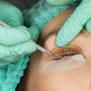 Outil professionnel personnalisé de levage des cils en acier inoxydable, léger, double face, poignée antidérapante, pointe pointue à 45 degrés avec coupe - Product Image 6