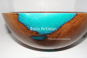 Cuenco Decorativo Artesanal Ecológico de Estilo Americano en Madera y Resina con Diseño Único de Incrustaciones, Resina Azul Vibrante para Fiestas - Product Image 6