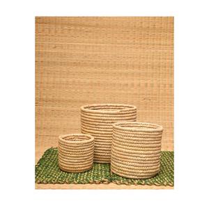 Elegante cesta de hierba Sabai hecha a mano para almacenamiento y decoración con tejido natural sostenible y rústico encanto atemporal - Product Image 1