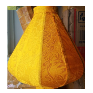 Coloridas linternas de seda Hoi An hechas a mano, ideales para decoración festiva del hogar, iluminación de jardín y celebraciones especiales - Product Image 1