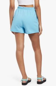 Shorts en tissu éponge pour femmes de qualité supérieure, couleur personnalisée, design élégant d'été, prix bas, tendance, séchage rapide, respirant, poches latérales - Product Image 3
