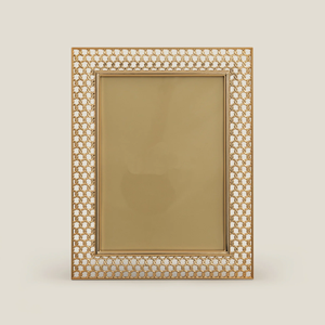 Cadre photo en métal durable et écologique, couleur et taille personnalisables, design moderne pour des aménagements muraux coordonnés, affichage sur bureau - Product Image 5