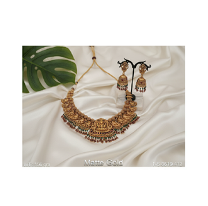 Conjunto de collar indio chapado en oro mate de la mejor calidad, joyería de templo étnico hecha a mano con diseño de diosa Lakshmi a bajo precio - Product Image 2