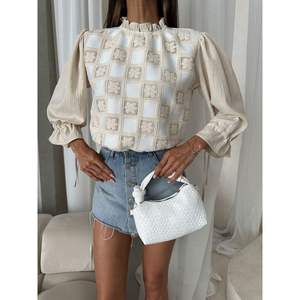 Chemisiers et Blouses pour Femmes Topshow – Collection Crème avec Détails en Dentelle et Pierres – Vente en Gros - Product Image 2