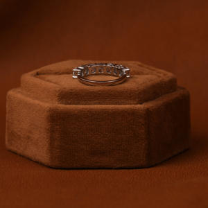 Luxueux 14KT plaqué or blanc coussin de bande de mariage de mariée coupe 7 pierres laboratoire cultivé diamant cadeau d'anniversaire pour fille - Product Image 3