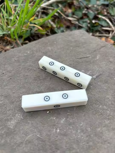 Dados Cuadrados de Hueso Pulidos Hechos a Mano Tradicionales, Material Natural Ecológico para Juegos de Mesa, Juegos Educativos y Coleccionistas - Product Image 4
