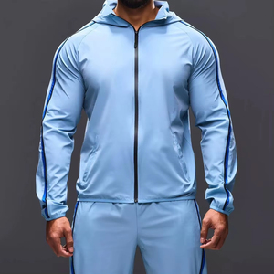 Chaqueta Cortavientos Deportiva para Hombre en Color Azul Claro - Diseño Elegante con Cierre de Cremallera para un Estilo de Vida Activo - Product Image 4
