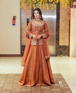 Lehenga bordado elegante étnico para mujer más vendido para bodas y fiestas a precios al por mayor de proveedores indios - Product Image 5