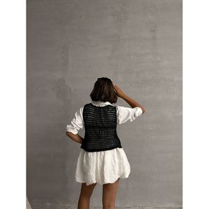 Chaleco de Encaje Negro con Botones para Mujer Topshow, Diseño Elegante sin Mangas con Tela de Mezcla de Algodón y Elastano para Venta al Por Mayor - Product Image 5