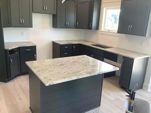 Diseño moderno de granito blanco Prima Colonial para encimera, tocador de baño, superficie pulida - Product Image 5