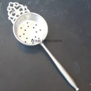 Nuevo patrón, llegada, aspecto atractivo, Metal chapado en oro de alto grado, colador de té de diseñador único con mango de madera para un mejor agarre - Product Image 2