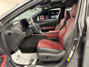 Increíble Lexus RX 350 F Sport 2024 en perfectas condiciones con poco kilometraje en stock, ofrecido a una oferta increíble que no querrás perderte - Product Image 4