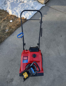 Souffleuse à neige Husqvarna ST224 212cc, moteur efficace, balayeuse à neige, origine américaine, 65 lb, garantie de 2 ans - Product Image 4