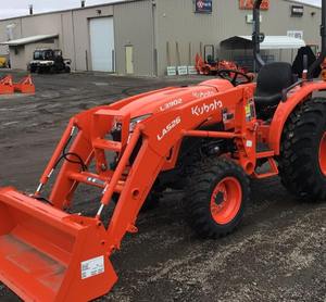 Kubota BX320 Tractores agrícolas multifuncionales 3 cilindros Diesel 4WD 4x4 Tracción en las ruedas Mini Tractor con cargador de cubo frontal - Product Image 5