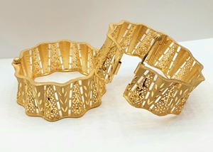 Venta al por mayor de alta calidad elegante 24K chapado en oro brazaletes de latón inoxidable pulseras de joyería de moda - Product Image 3