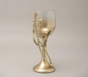 เชิงเทียนคลาสสิกหรูหราด้วยการออกแบบทางศิลปะที่สมบูรณ์แบบสำหรับโต๊ะกลางเน้นและตกแต่งบ้าน - Product Image 1