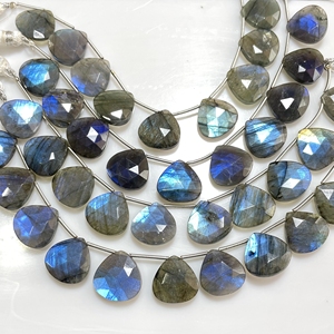 Precio de fábrica en forma de corazón Briolette Beads Natural Black Rainbow Gemstone Labradorite Faceted Stone Beads - Product Image 3