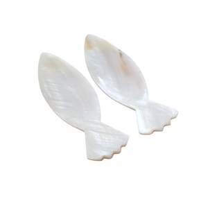 Cuchara de Nácar Hecha a Mano de Lujo para Servir Postres y Caviar, Experiencia Gastronómica Elegante de Vietnam - Product Image 1