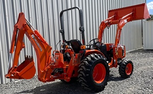 Kubota B3300SU 4x4 33 HP con Cargador Frontal y Trasero, Cucharón Desmontable y Retroexcavadora - Product Image 4