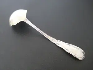 Cuillères de créateur exclusives en métal doré et argenté couverts de qualité supérieure pour salle à manger, cuisine et décoration intérieure sophistiquées - Product Image 5