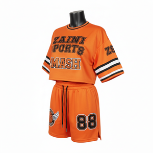 Conjunto Deportivo Corto de Malla de Poliéster Transpirable Premium para Mujer, Color Naranja, con Logotipo Aplicado por Transferencia Térmica - Product Image 5