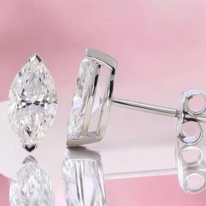 Luxe Modernity 0.50Ct Lab Grown Diamond Push Back Stud Pendientes en oro blanco sólido Venta al por mayor OEM - Product Image 1