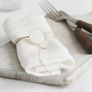 Serviettes blanches de qualité supérieure 100% coton cuisine utiliser tissu réutilisable finition absorbante Texture lavable sensation douce Table à manger prête - Product Image 3