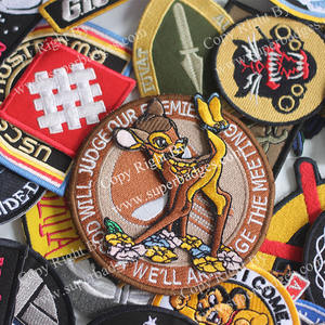 Écussons brodés à coudre avec logo personnalisé et badges durables avec perles pour uniformes et vestes professionnels - Product Image 4