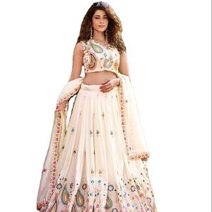 ชุดเลเฮนกาโชลีผ้าไหมแท้เนื้อเบา ดีไซน์ใหม่สวยสง่า ประดับด้วยงานปักเลื่อม พร้อมผ้าคลุมไหล่ สำหรับงานปาร์ตี้ - Product Image 1