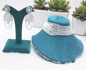 Conjunto elegante de collar y pendientes de diseñador para mujer, joyería de latón de Zirconia cúbica brillante para ropa de fiesta nupcial - Product Image 4