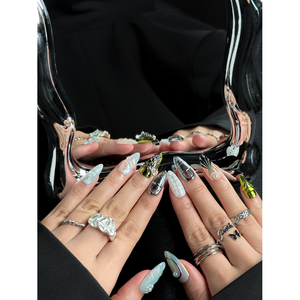 Cyber Muse Press-On Nail : élégant et tendance - Product Image 4