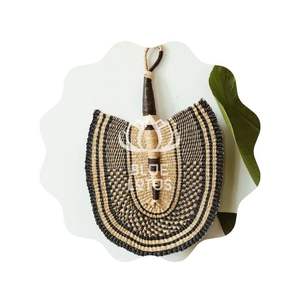 Abanico de Mano de Pasto Marino, Abanico Natural de Verano - Product Image 1