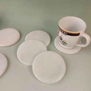 Juego de Posavasos Redondos de Mármol Pulido, Posavasos Modernos Minimalistas de Doble Cara, Juego de 4, 6, 8, 12 - Product Image 1