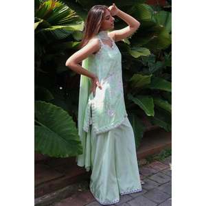 Ensemble chemise en satin sans bretelles et dupatta pour le printemps/été - Product Image 1