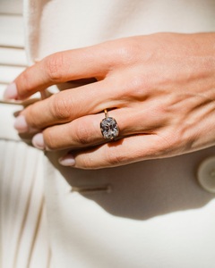 Anillo de Compromiso Blanco con Corte Cojín Alargado de 11x9 mm |   Anillo Solitario con Banda de Oro para Mujer |   Joyería CZ - Product Image 2