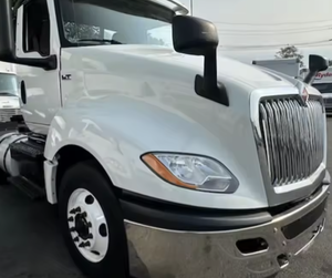 El mejor!! Cabeza tractora diésel motorizada para transporte por carretera con cabina cómoda para rutas logísticas extendidas, vehículo de transporte de contenedores - Product Image 4