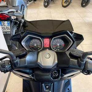 Motocicleta de Gasolina Yamaha X-Max 400 - Product Image 3
