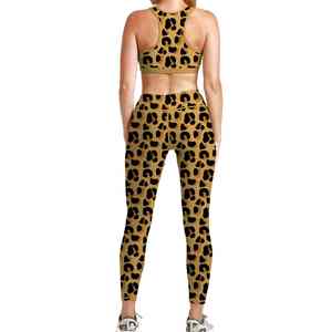 Conjunto de yoga para mujer diseñado para una flexibilidad fluida con tela transpirable que ofrece comodidad para el yoga, el fitness y las actividades de entrenamiento. - Product Image 2