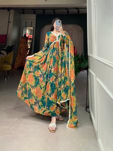 ล่าสุดขายส่งผ้า Georgette พิมพ์ลายดอกไม้และเย็บปักถักร้อยเลื่อมลูกไม้ Alia Cut Kurti พร้อมกางเกงและดูปัตตา - Product Image 3