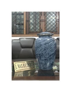 อลูมิเนียมโกศโลหะสไตล์วินเทจสำหรับขี้เถ้าของมนุษย์ที่มีเอกลักษณ์ซื้อจากผู้ส่งออกอินเดียสำหรับผู้ใหญ่ - Product Image 1