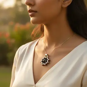 Pendentif en argent oxydé avec onyx noir et CZ, bijoux pour femmes avec placage rhodium et or rose, pendentifs de charme en platine - Product Image 2