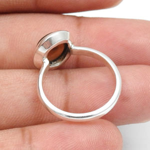 Bagues en opale noire naturelle à la mode personnalisée Bagues en argent sterling 925 Ensemble de lunette de forme ovale classique Bagues fines de luxe pour femmes - Product Image 4