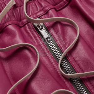 กางเกงขาสั้นหนังสำหรับผู้ชายกางเกงขาสั้นทำจากหนังแบบสั่งทำสีดีไซน์ใหม่ - Product Image 3